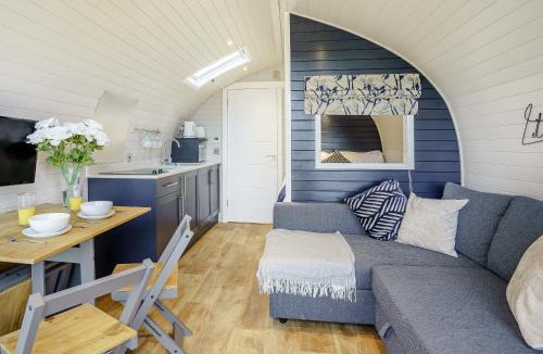 Whitland House | Gwennol- Uk37573