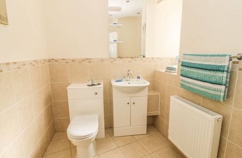 Llanfairfechan Apartment | GWYLANEDD TWO, romantic, country holiday cottage in Llanfairfechan