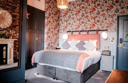 Herne Hill Hotel | Half Moon