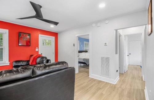 Wilmington Apartment | Half Off Prices! 2 Miles to Downtown Front Street! Free Parking!
