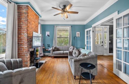 Wilmington Historic District House | Half Off SALE! Downtown Home with King Bed FirePit Free Parking and Huge Back Yard Filming Allowed