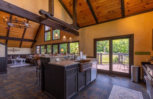 Beech Mountain House | Halftime Haus - 5BR ski in/ski out on Beech. Beautiful views, high end updates, perfect location!