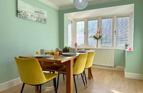 Hemel Hempstead Apartment | Halsey 4-Bed Premier Contractor Relocator Family Freeparking