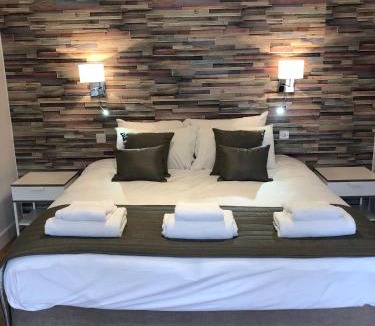 Woolbeding Hotel | Hamilton Arms