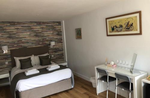 Woolbeding Hotel | Hamilton Arms