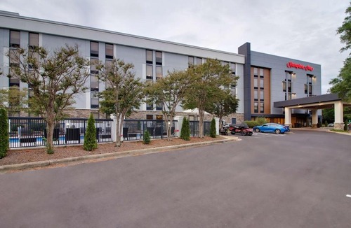 Crestline Heights Hotel | Hampton Inn Birmingham-Colonnade 280