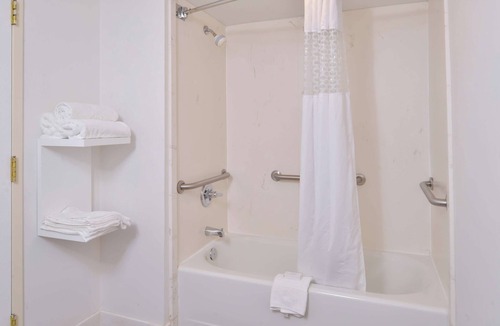 McLeansville Hotel | Hampton Inn Greensboro-East