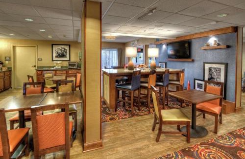 Arlington Hotel | Hampton Inn Jonesville/Elkin