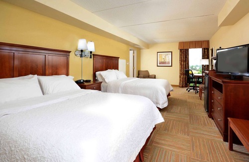 Northeast Raleigh Hotel | Hampton Inn Raleigh-Capital Blvd. North