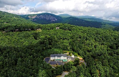 Sapphire Hotel | Hampton Inn & Suites Cashiers - Sapphire Valley