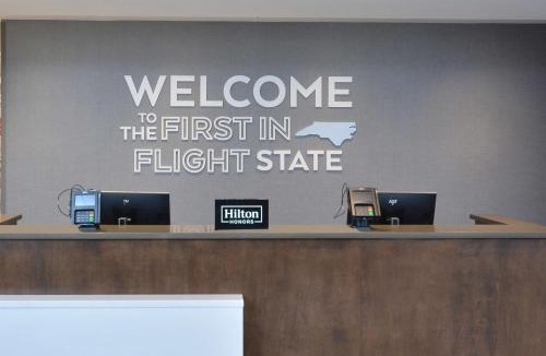 Paw Creek Hotel | Hampton Inn & Suites Charlotte North I 485