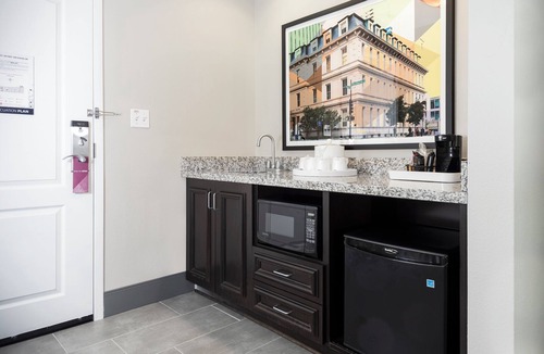 Glenwood South Hotel | Hampton Inn & Suites Raleigh Downtown