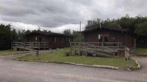 Offenham House | Hand built log cabin at Avonvale Holiday Lodges