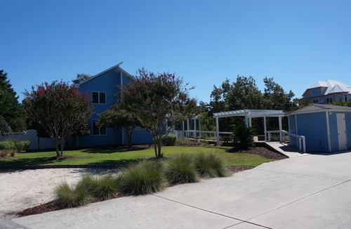 Emerald Isle House | Handicap Friendly,golf cart,community pool,easy beach access,Spinnaker's Reach