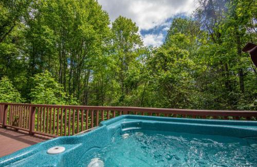Fleetwood House | HappiNest- Hot Tub, Fire Pit, Mountain Views