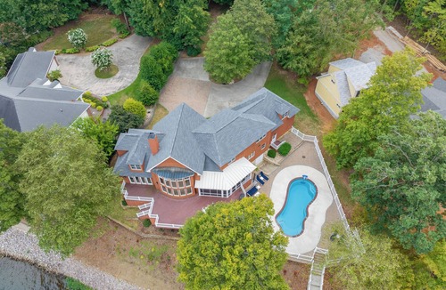 Macon House | "HAPPY GO LAKEY": Endless Views, Pool, Expansive Deck, Jump Platform, Water Toys
