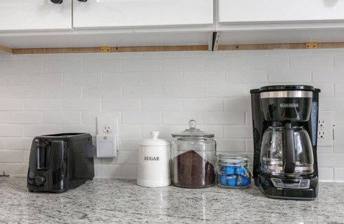 Fayetteville House | Happy Home! Freshly Renovated! Fun Games!