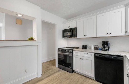 Fayetteville House | Happy Home! Freshly Renovated! Fun Games!