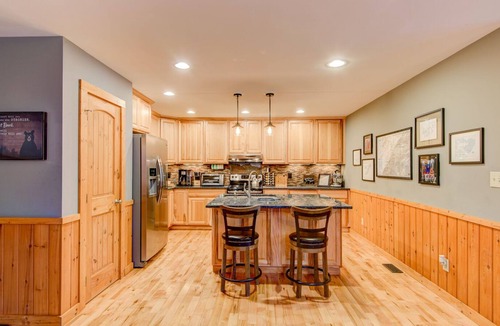 Vilas House | Happy Trails Lodge - Big views of Grandfather Mtn, sauna, hot tub, great location!