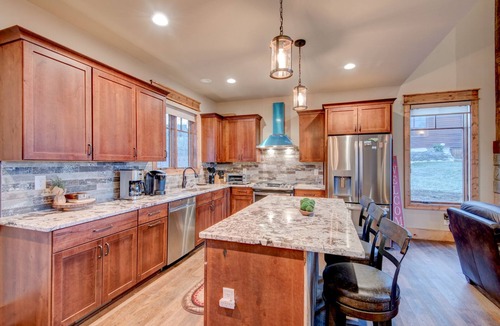 Elk Park Cabin | Happy Trails - Pet friendly Eagles Nest with view, hot tub, fire pit