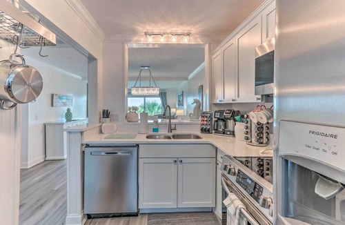 Oceanmarsh Subdivision Condo | Harbor Island Beach Retreat - Steps to Ocean!
