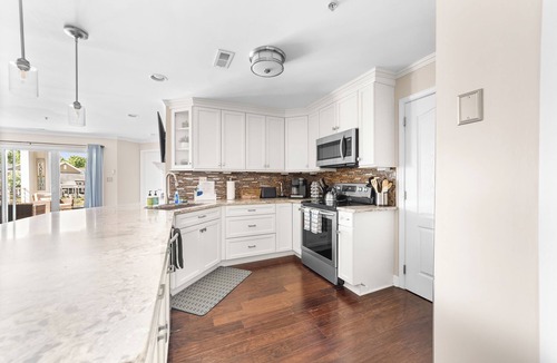 Cornelius Condo | 🆕! Harborside Getaway - Waterfront Lake Norman Vacation Condo