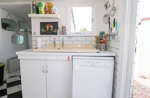 Pagham Cottage | Harbour Road Quirky Beach Railway Carriages