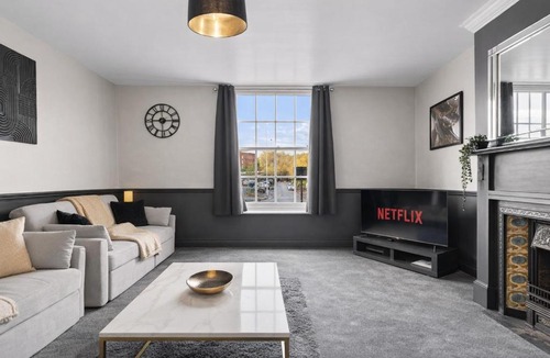 Bristol Floating Harbour Apartment | Harbourside Heaven in Bristol - Sleeps 8