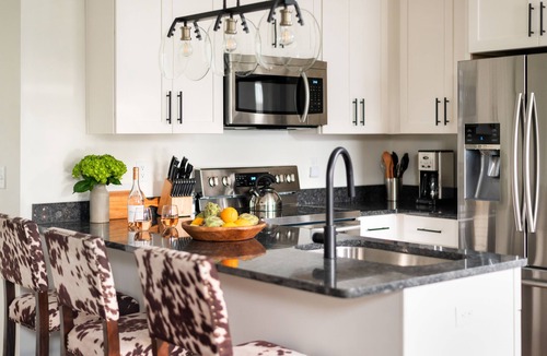 Chestnut Hill Apartment | Hart Suite 3 by AvantStay | Gorgeous Town House w/Modern Amenities!