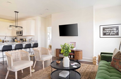 Chestnut Hill Cottage | Hart Suite 9 by Avantstay Gorgeous Town House w/Modern Amenities in Nashville!