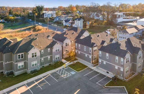 Chestnut Hill Cottage | Hart Suite 9 by Avantstay Gorgeous Town House w/Modern Amenities in Nashville!