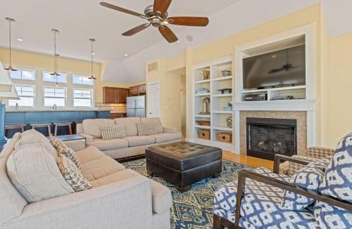 Buxton Apartment | Hatteras Retreat Oceanfront 7 Bedroom Home