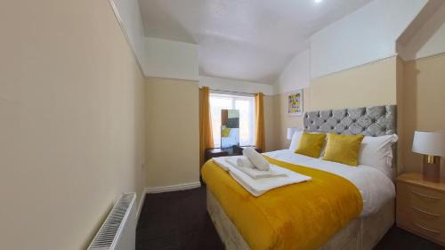 Newcastle-upon-Tyne House | Havana Lodge, Specious 4 Bedroom House, Free High Speed WI-FI, Free On-Street Parking, Fully Equipped Kitchen, Ideal for Groups and Workers