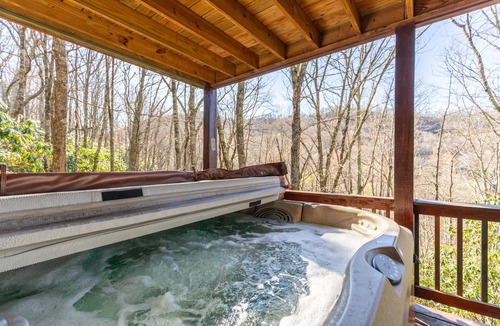 Seven Devils Cabin | HawksNest View 4 car,No-Step Entry,2 Game Rooms,HT,Covered Decks,Fireplace,Fire Table,Grill,Pets