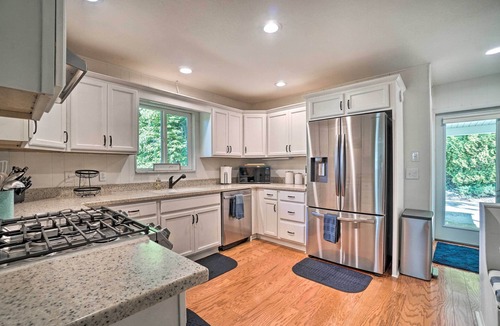Hayesville House | Hayesville Lake Getaway w/Balcony & Mtn Views!