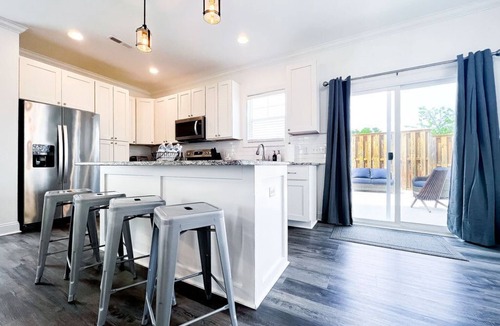 Wilmington House | Heart of Downtown- pet-friendly ILM retreat!