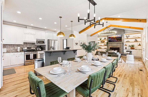 Hendersonville House | Heated Pool! 85" TV, Arcade, Firepit, Fast WiFi