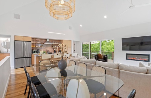 Weaverville House | Heated Pool + Hot Tubs + Cold Plunge | Events Allowed | 6BR Luxe Homes Sleeps 16