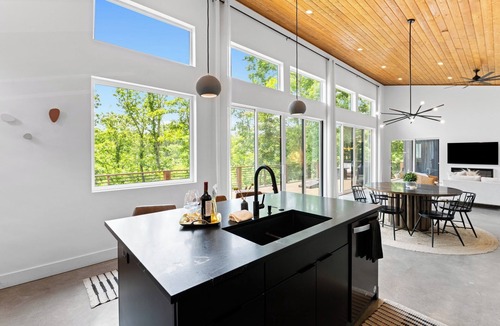 Weaverville House | Heated Pool + Hot Tubs + Cold Plunge | Events Allowed | 6BR Luxe Homes Sleeps 16