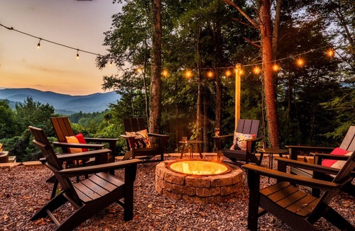 Fairview House | Heated Pool w/Epic Views! October Specials! Sauna!