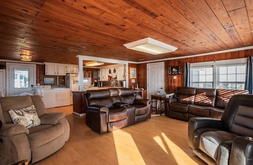Long Beach House | Heather Leigh: Dog-friendly, Central, Oceanfront Home