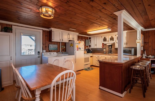 Long Beach House | Heather Leigh: Dog-friendly, Central, Oceanfront Home