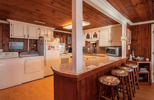 Long Beach House | Heather Leigh: Dog-friendly, Central, Oceanfront Home