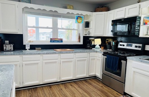 Holden Beach House | Heaven's Anchor - Great Canal Home with Floating Dock!
