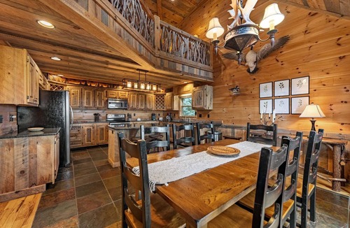 Unaka Cabin | Heaven's Doorstep - Mountain-view cabin with hot tub, game room, and 4 bedrooms