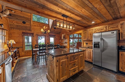 Unaka Cabin | Heaven's Doorstep - Mountain-view cabin with hot tub, game room, and 4 bedrooms