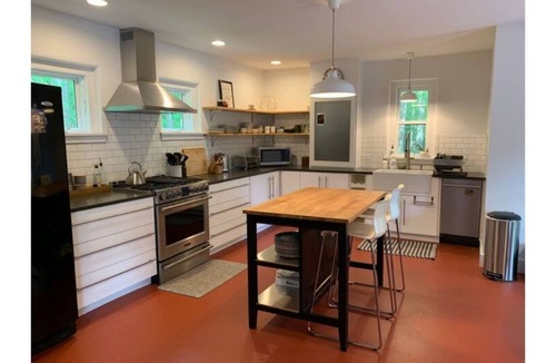 Pittsboro House | Heavener farm guesthouse (two story)
