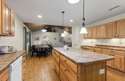 Brasstown House | Heavenly Hut - Bring the family!