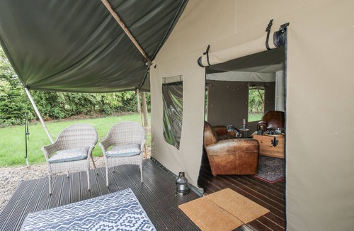 Bewdley Cottage | HEDGEROW, pet friendly, with hot tub in Bewdley