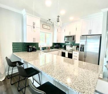 Wrightsville Beach Villa | Henderson Haven 4 BR/3 BA Villa, Steps to Beach